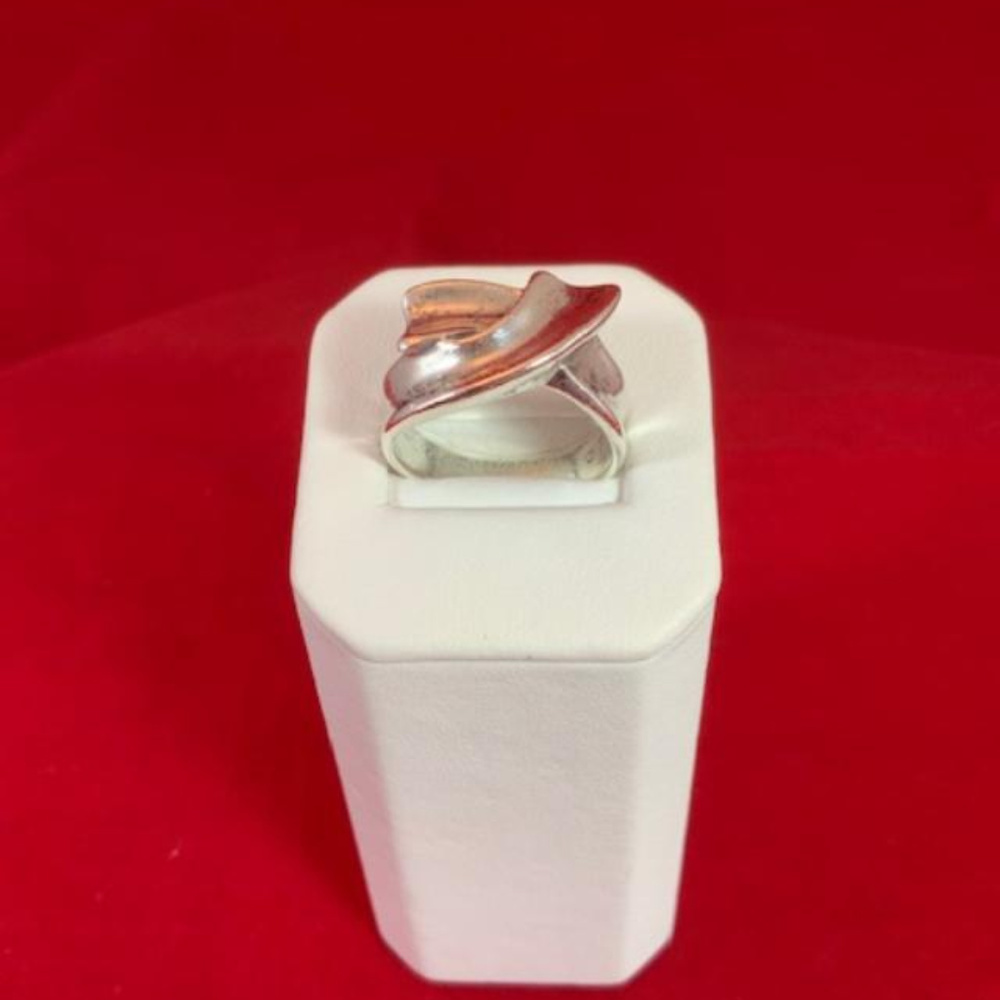 James Avery RETIRED 925 Cross Over Ribbon Ring